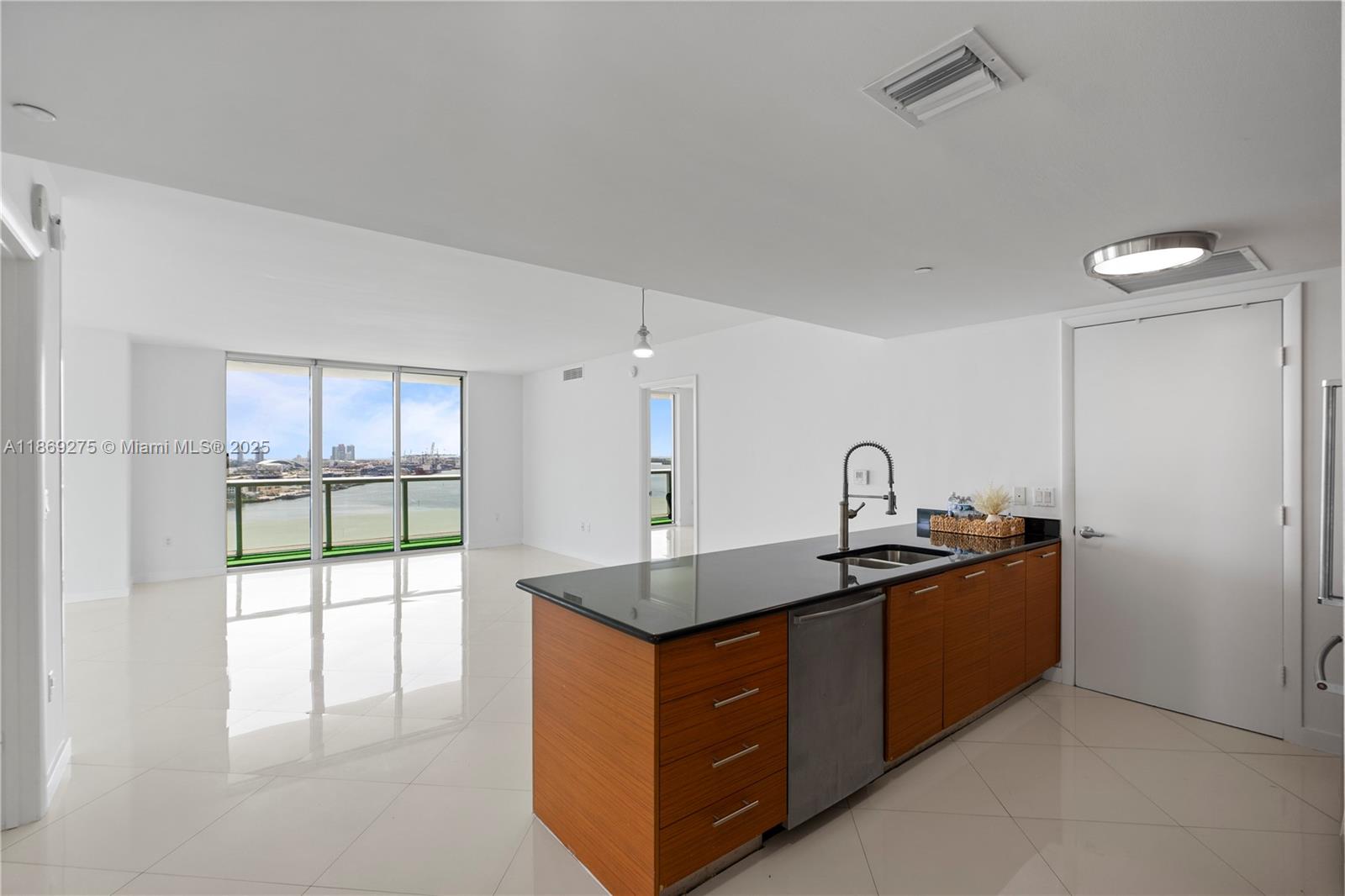 image 50 Biscayne Condo5