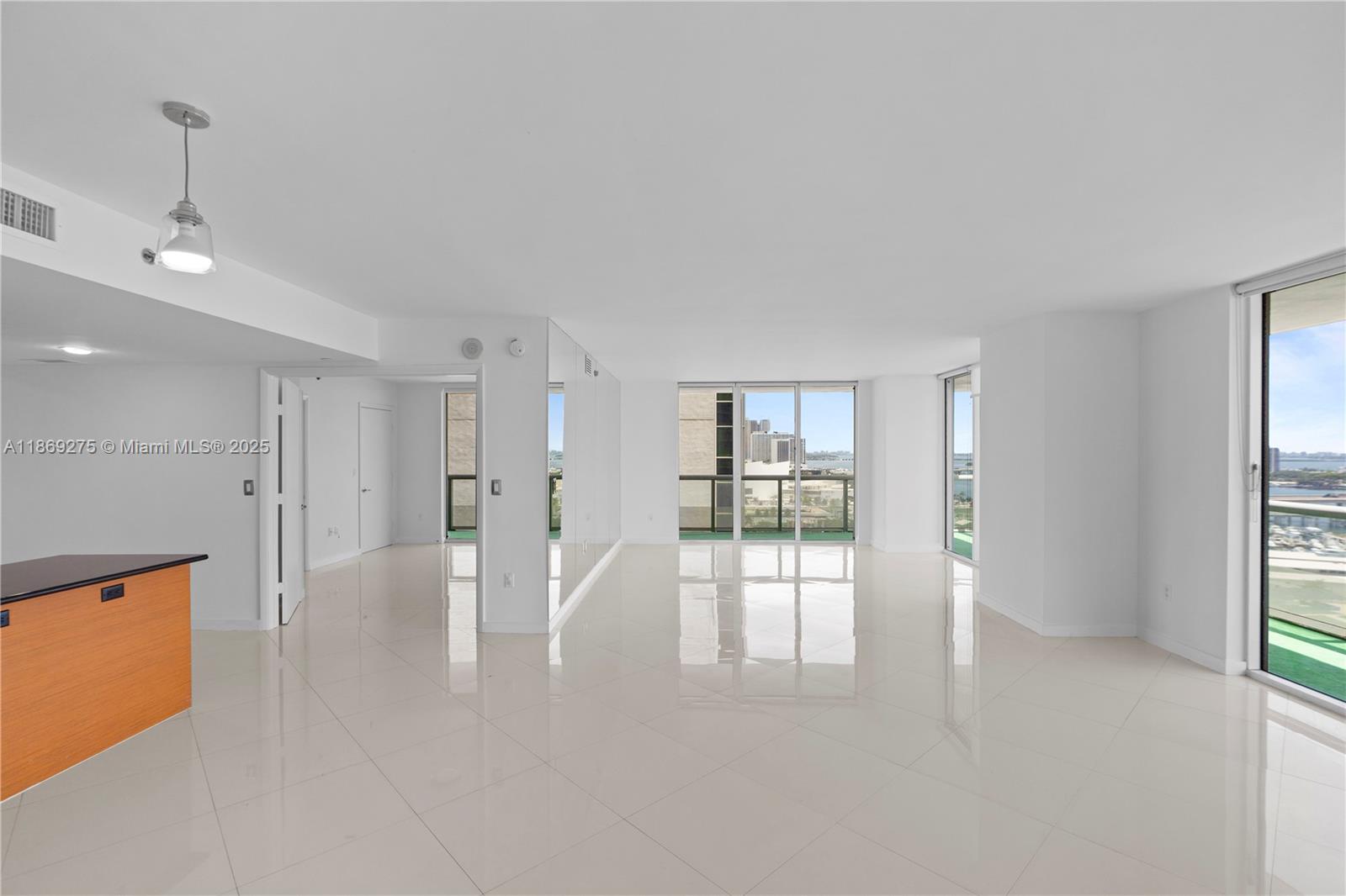 image 50 Biscayne Condo8