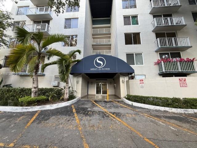 1720 NW N Riv Dr #313