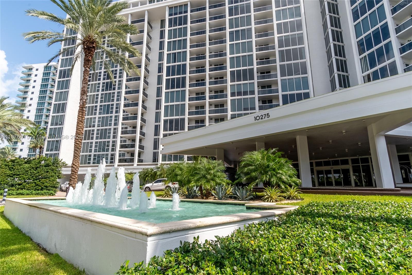 10275 Collins Ave #720