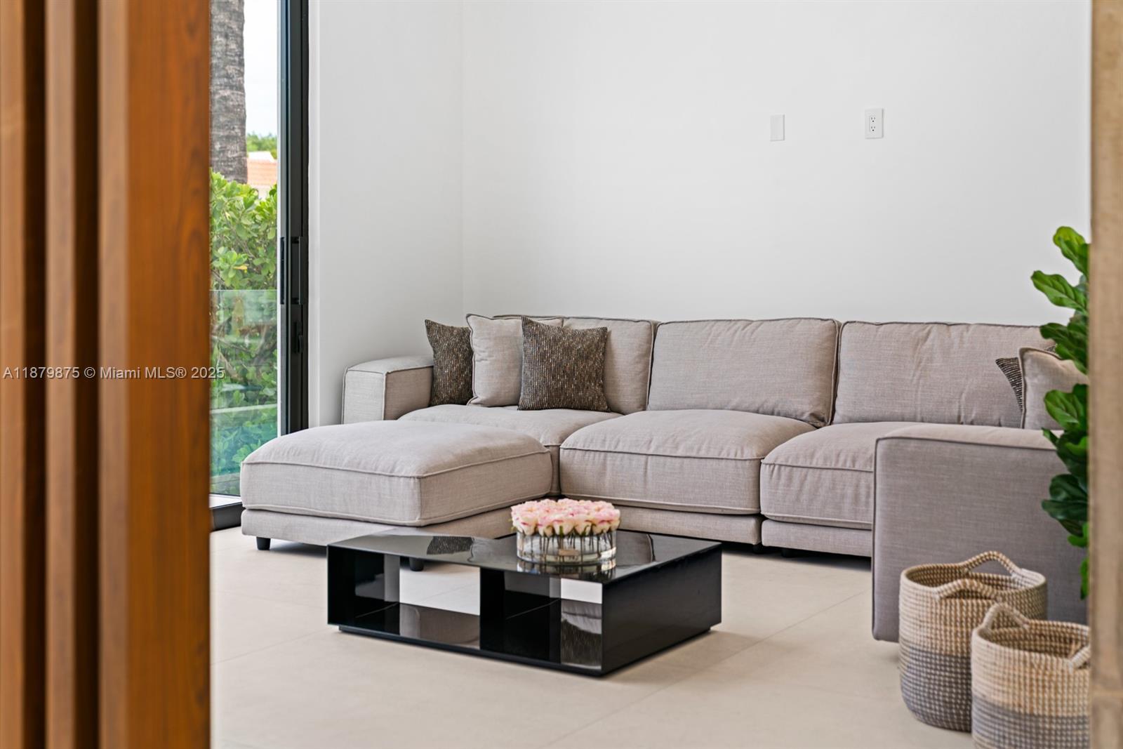 1379 NE 104th St Miami Shores, FL 33138 1379 NE 104th St Miami Shores, FL 33138