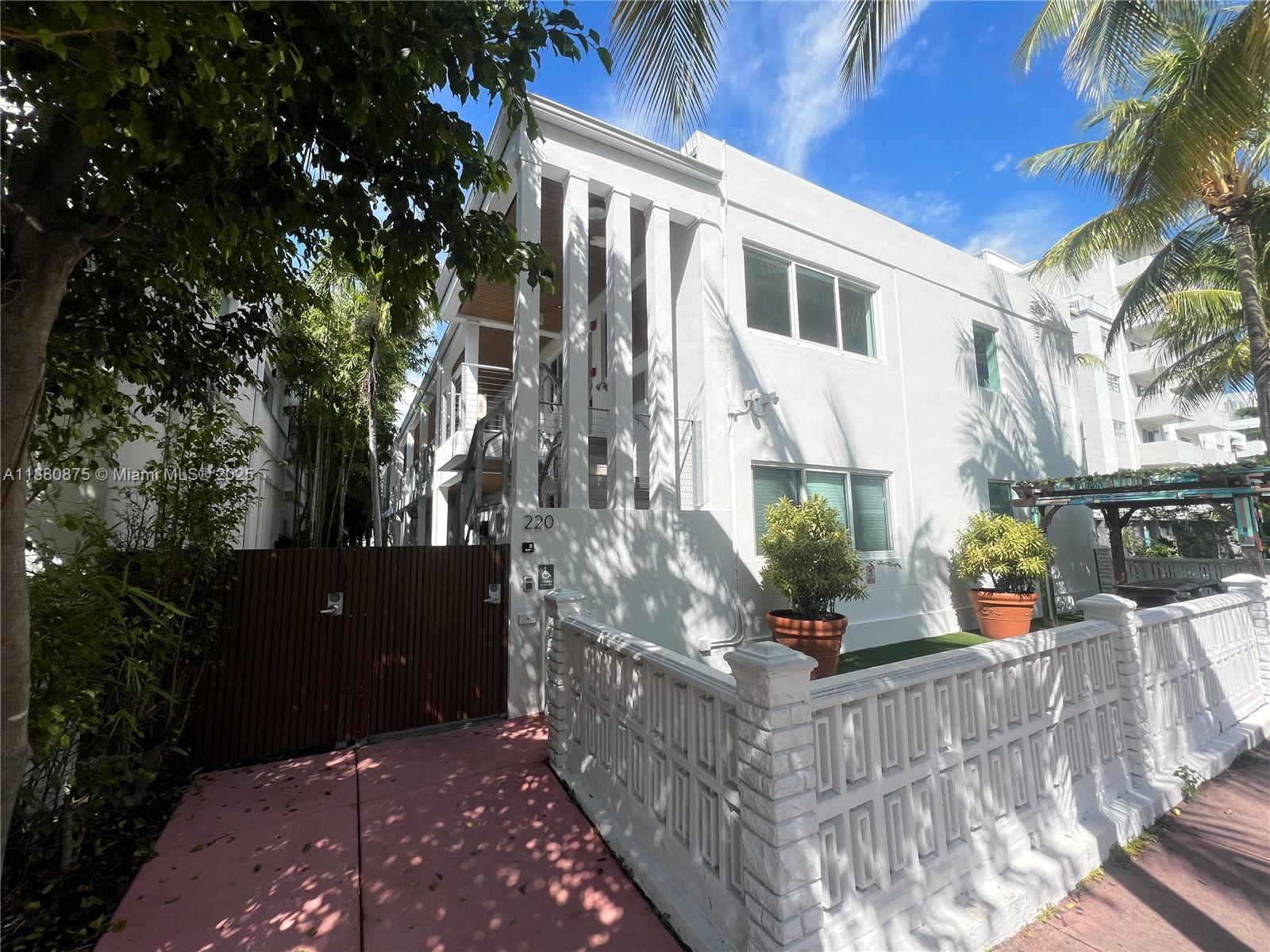 220 Collins Ave #3A
