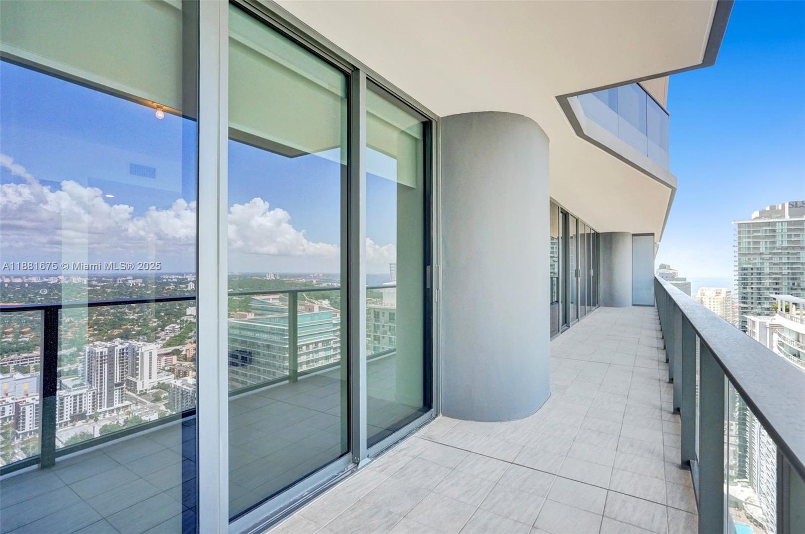 1000 Brickell Plz #4710