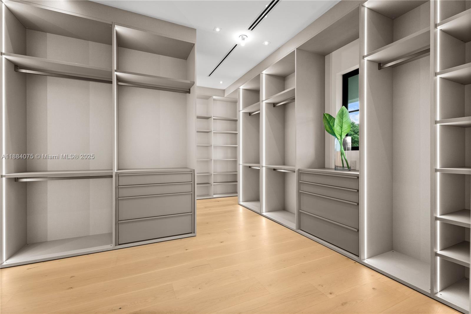 7001 SW 71st Ave Miami, FL 33143