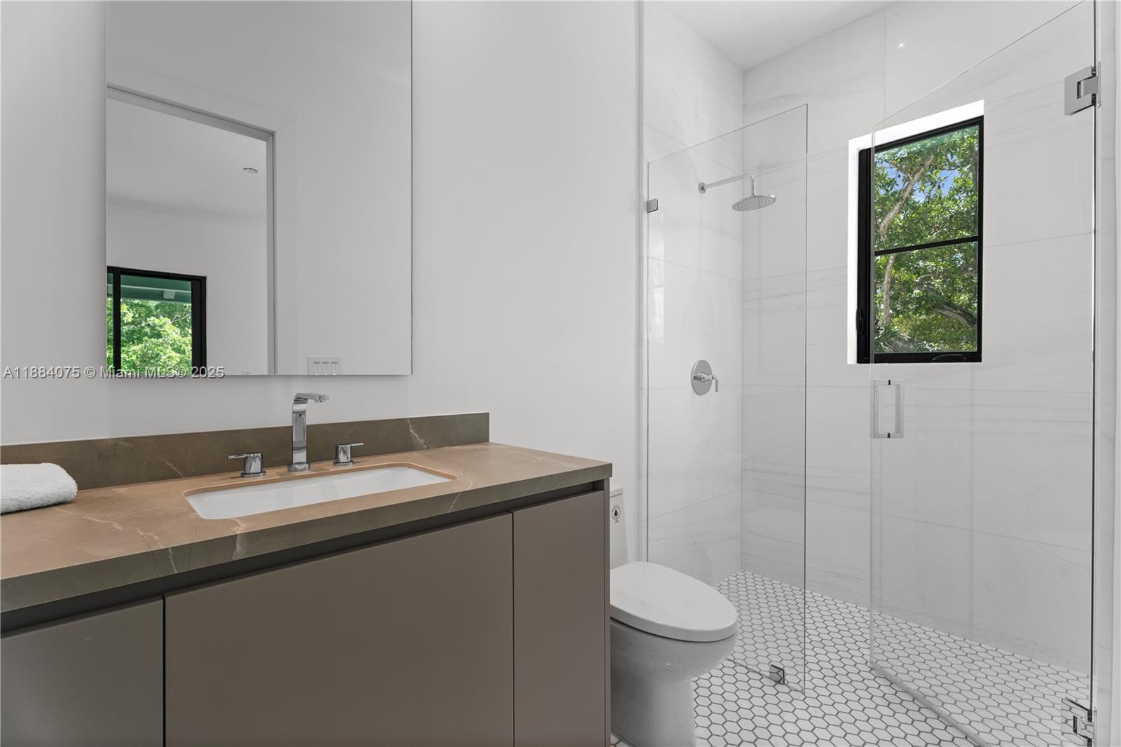 7001 SW 71st Ave Miami, FL 33143