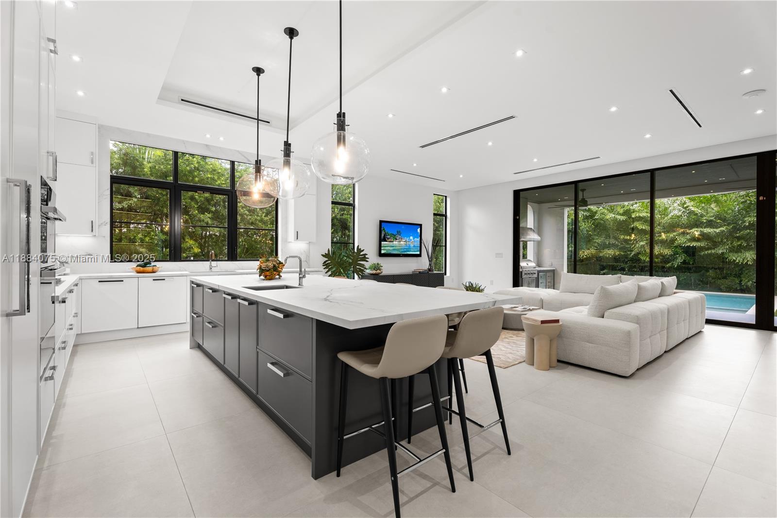 7001 SW 71st Ave Miami, FL 33143