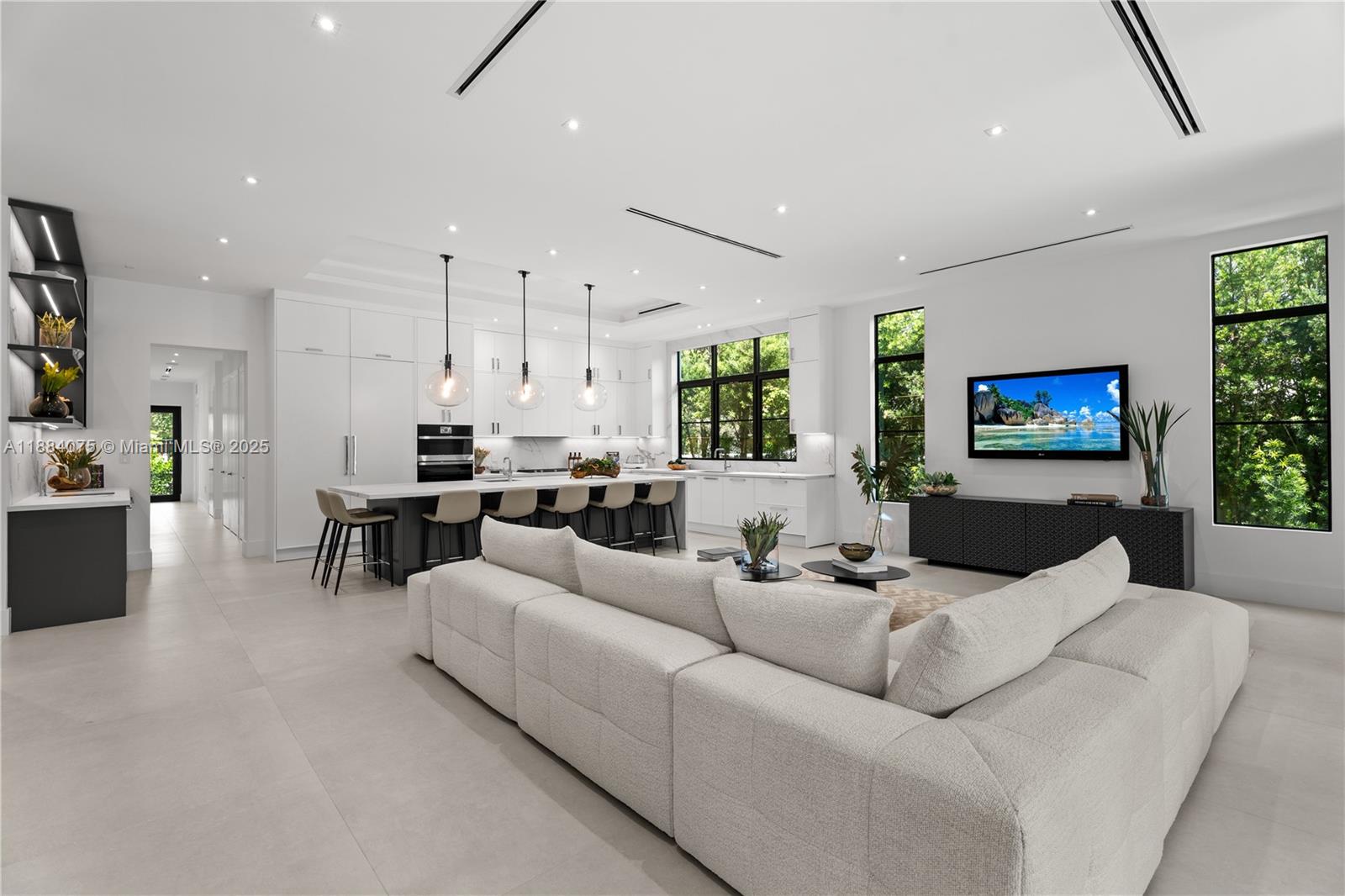 7001 SW 71st Ave Miami, FL 33143