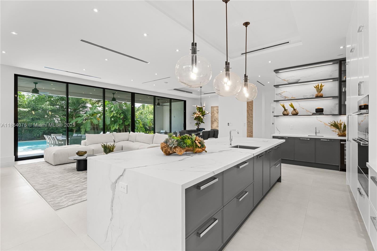 7001 SW 71st Ave Miami, FL 33143