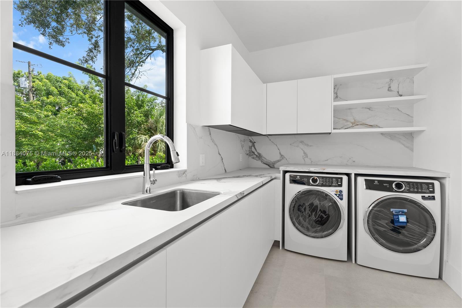 7001 SW 71st Ave Miami, FL 33143