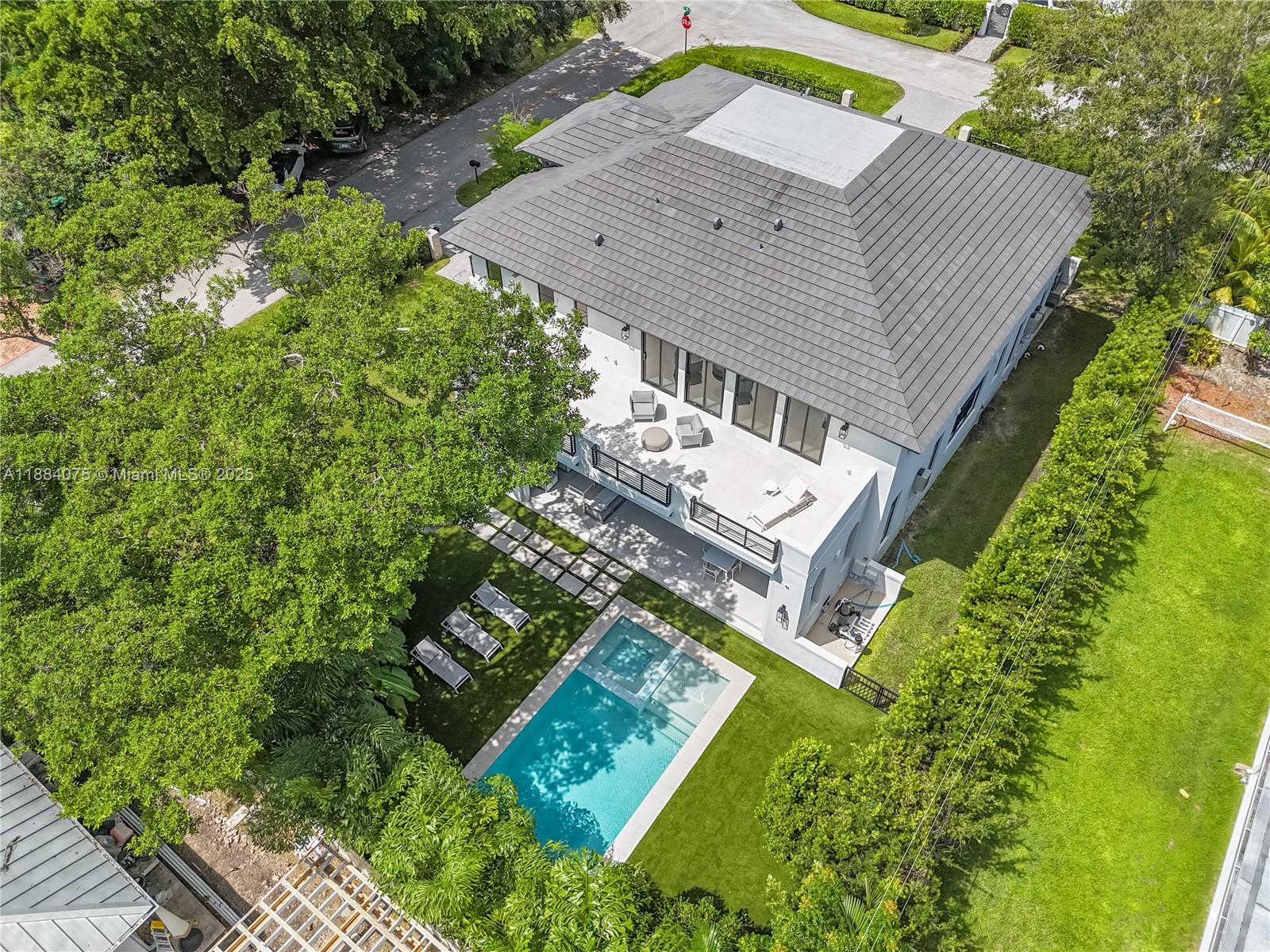 7001 SW 71st Ave Miami, FL 33143