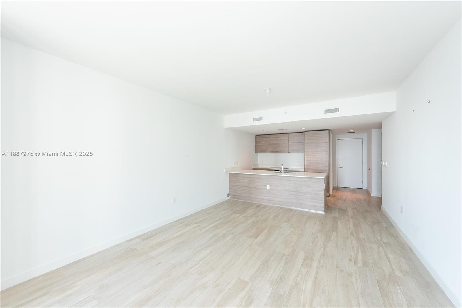 image 1300 S Miami Avenue Condo4
