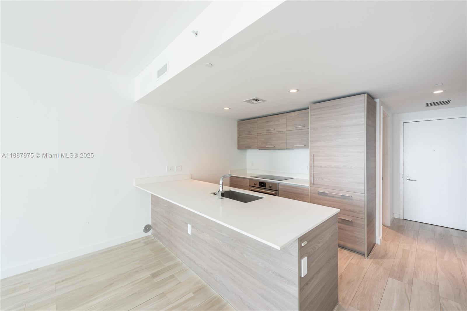 image 1300 S Miami Avenue Condo6