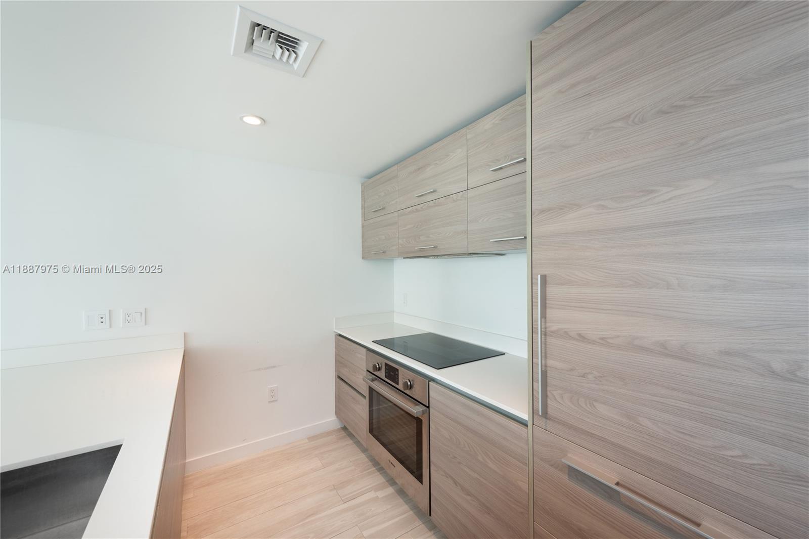 image 1300 S Miami Avenue Condo7