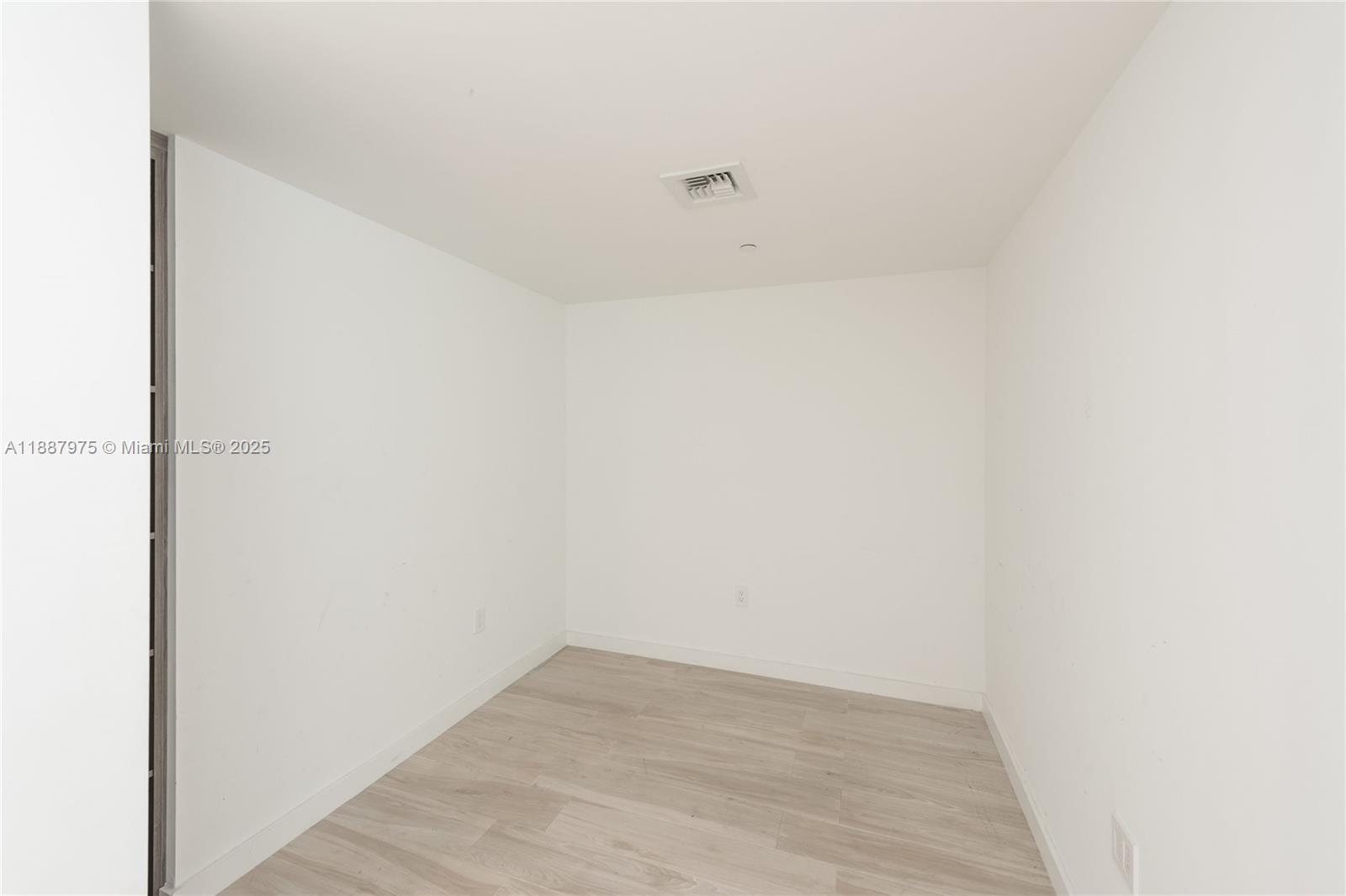 image 1300 S Miami Avenue Condo8