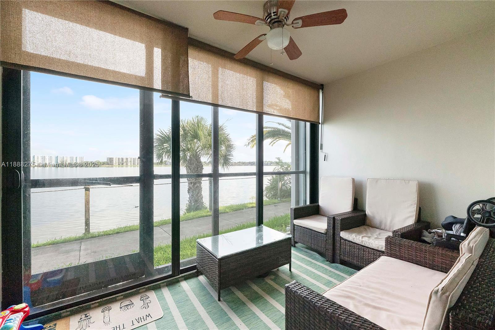 116 Lake Emerald Dr #102