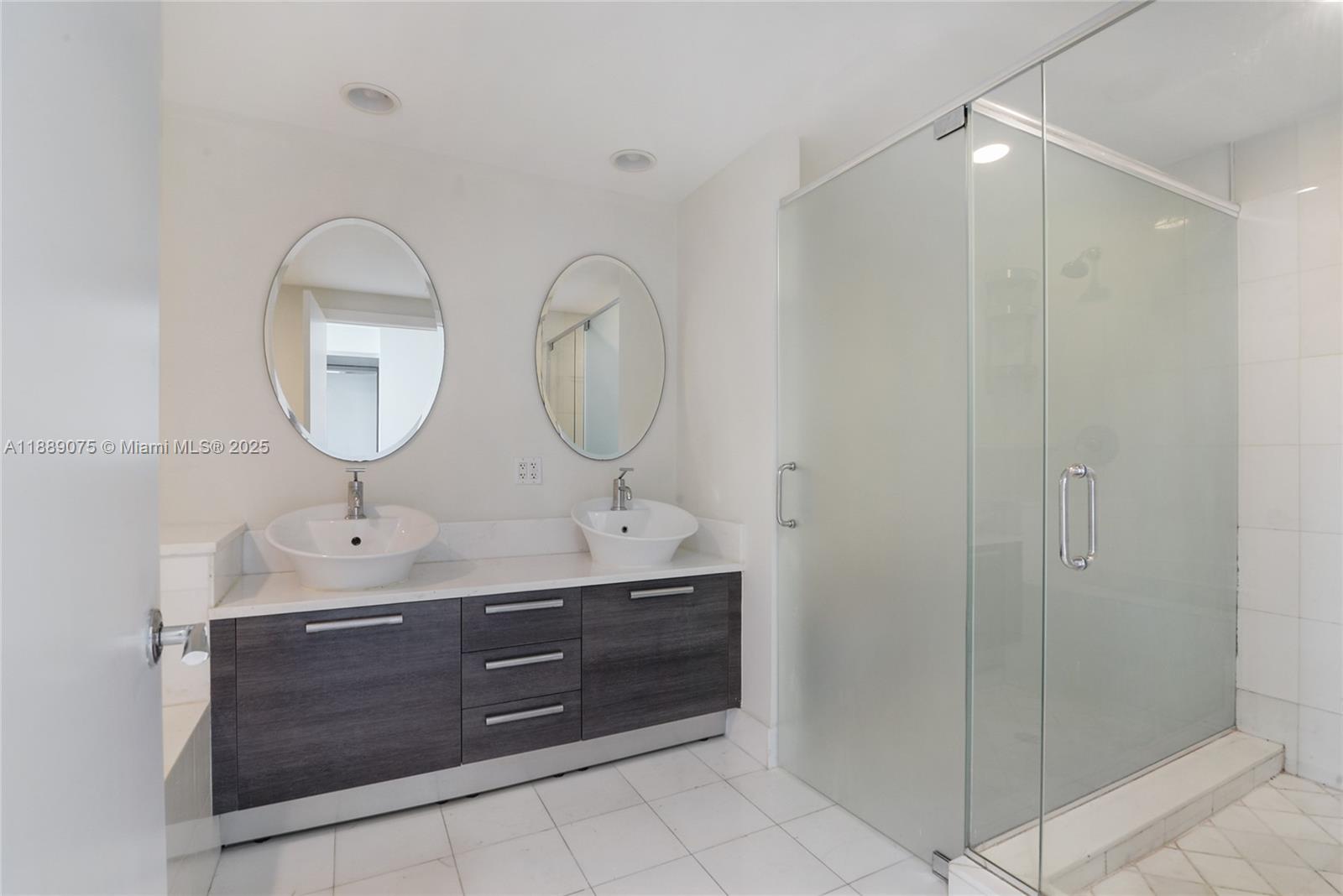 2950 NE 188th St #309,Aventura, FL 33180