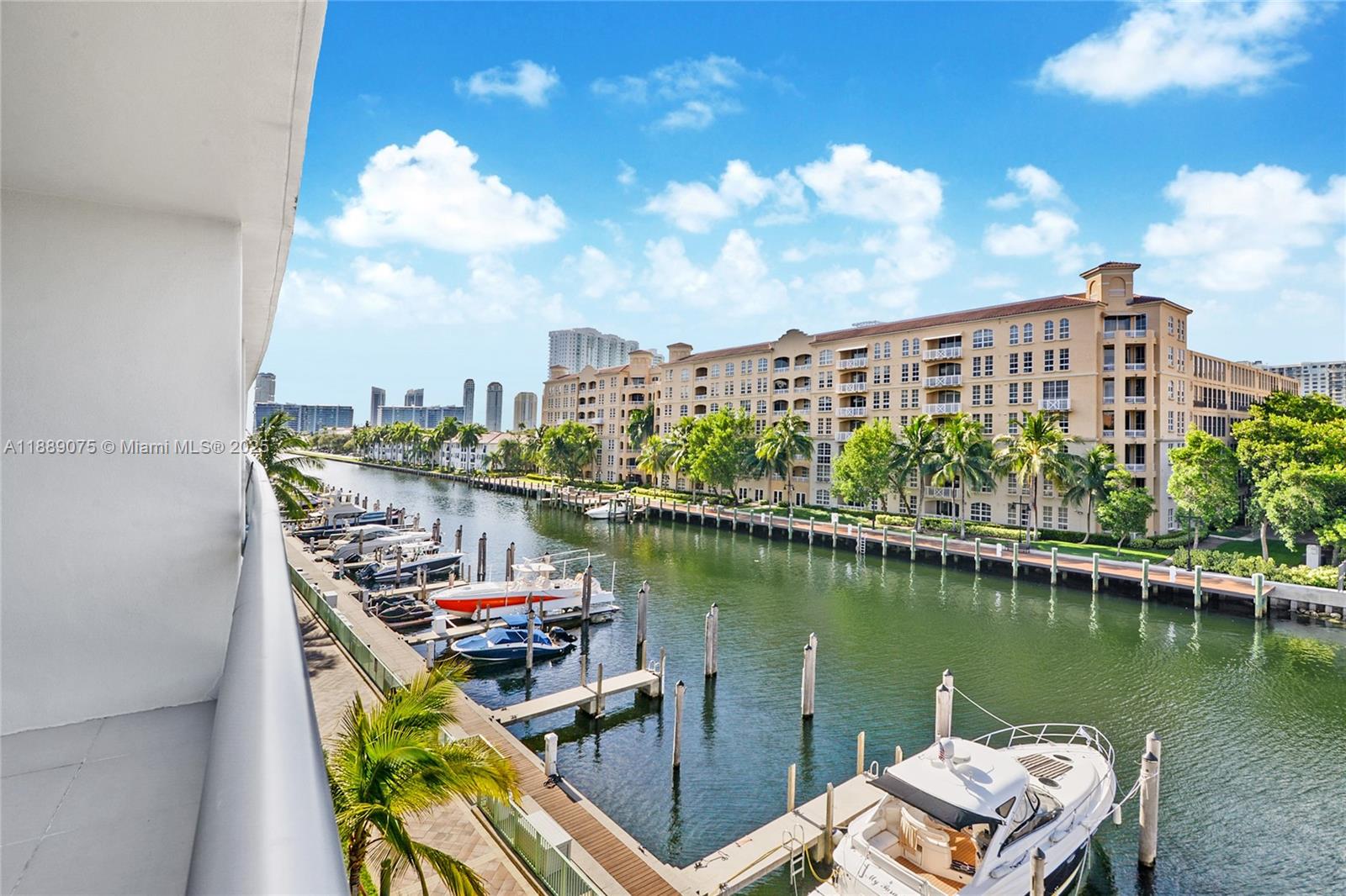 2950 NE 188th St #309,Aventura, FL 33180