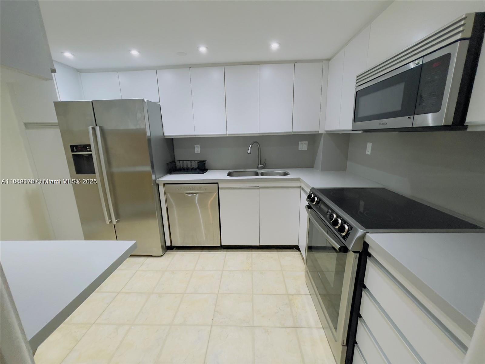 2000 Towerside #309