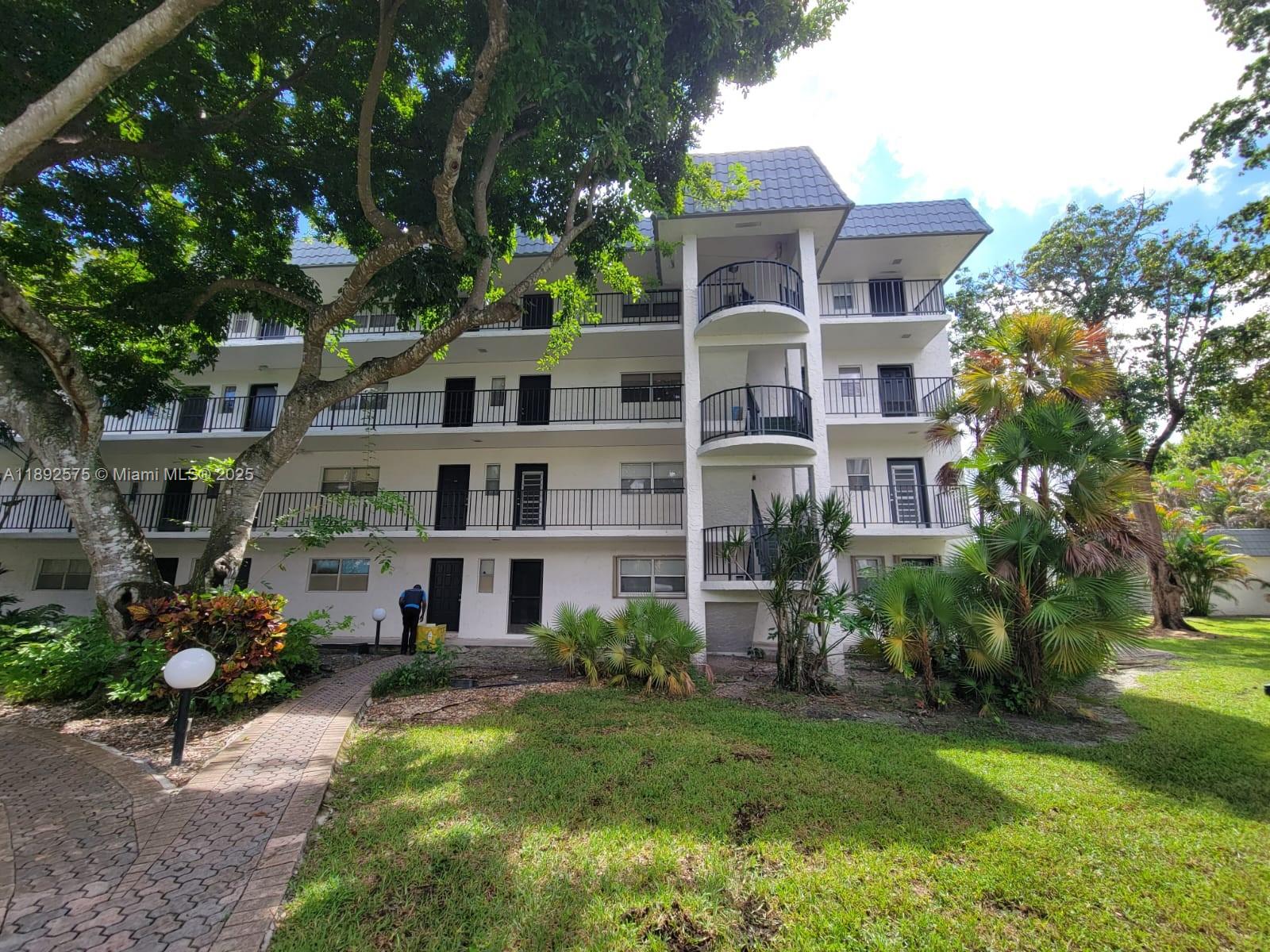 3300 Spanish Moss Ter #403