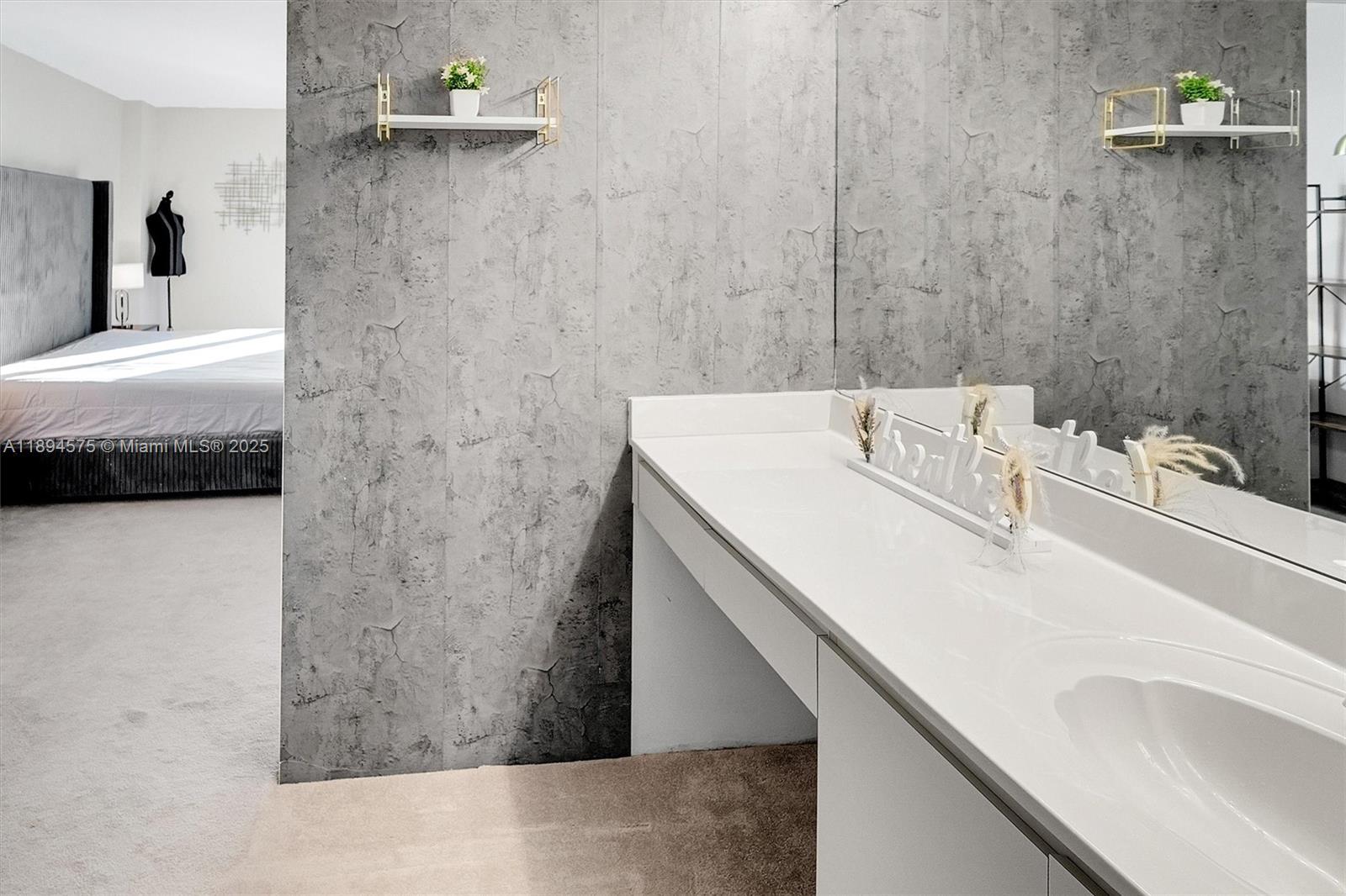 image Arlen House East Condo17