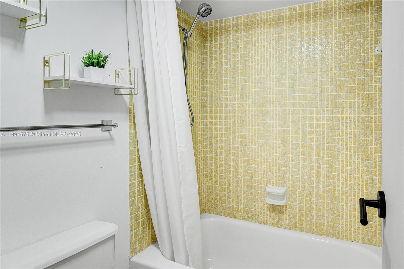 image Arlen House East Condo22