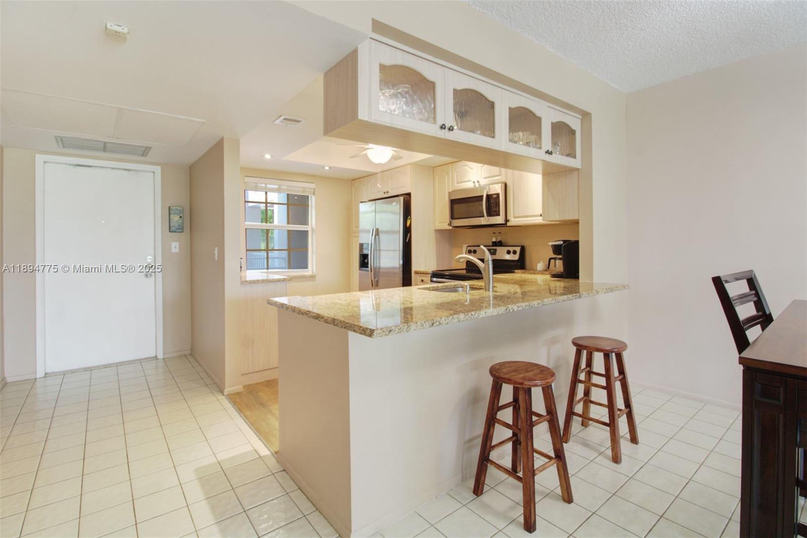 605 Oaks Dr #305