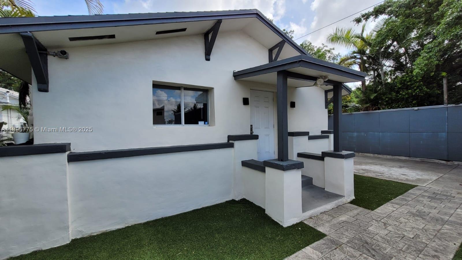 228 NW 35th St