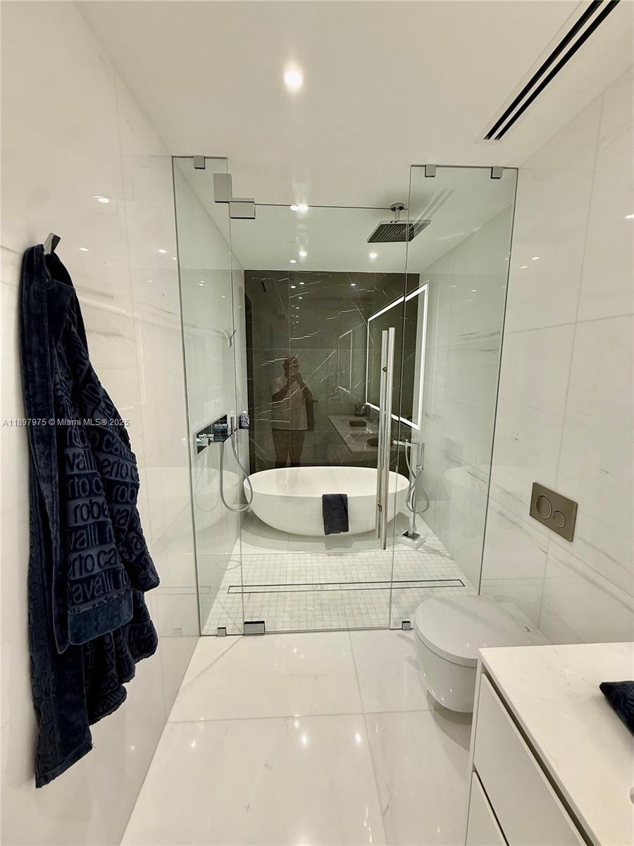 300 Biscayne Blvd Way #2306 Miami, FL 33131