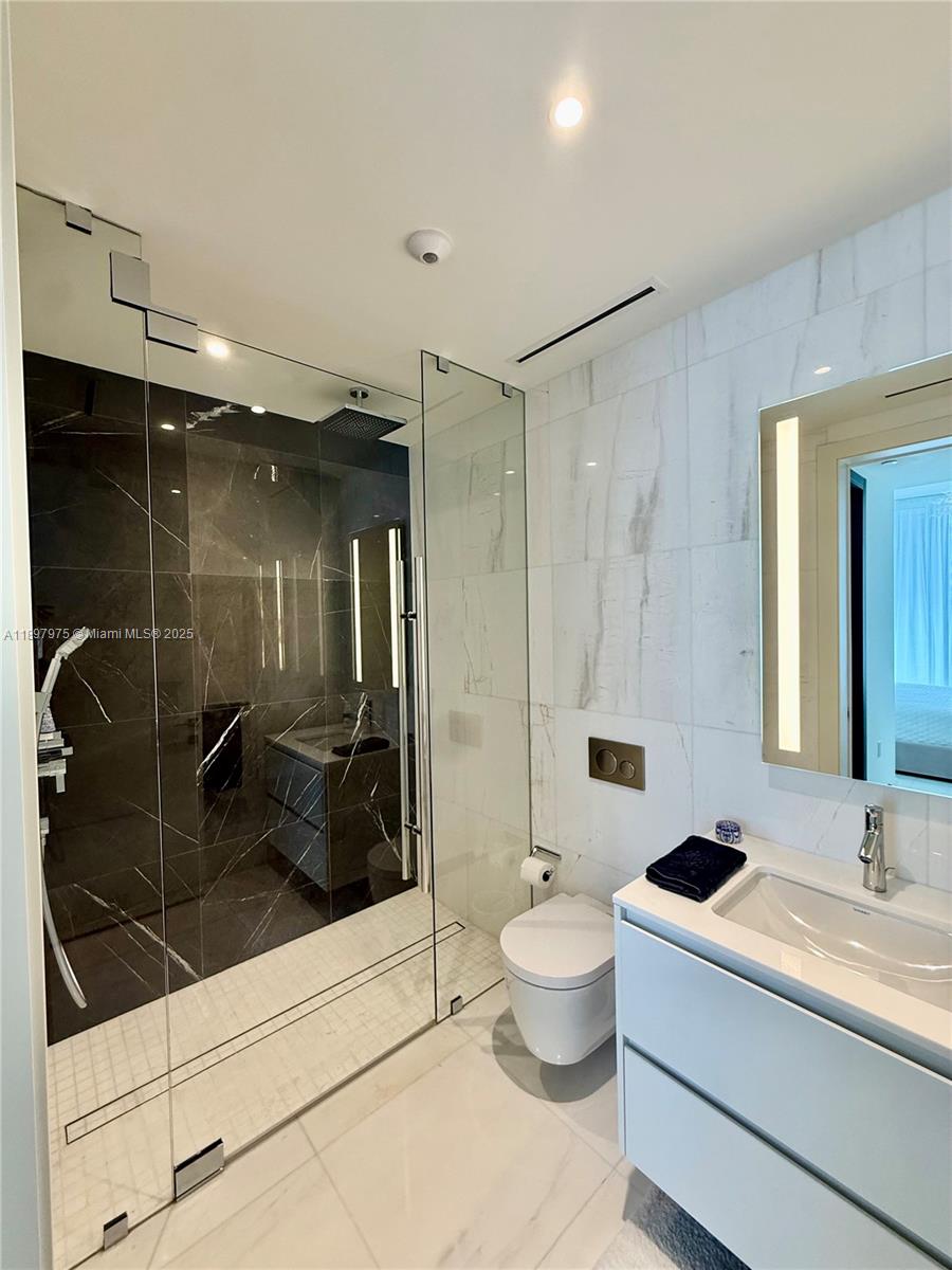 300 Biscayne Blvd Way #2306 Miami, FL 33131