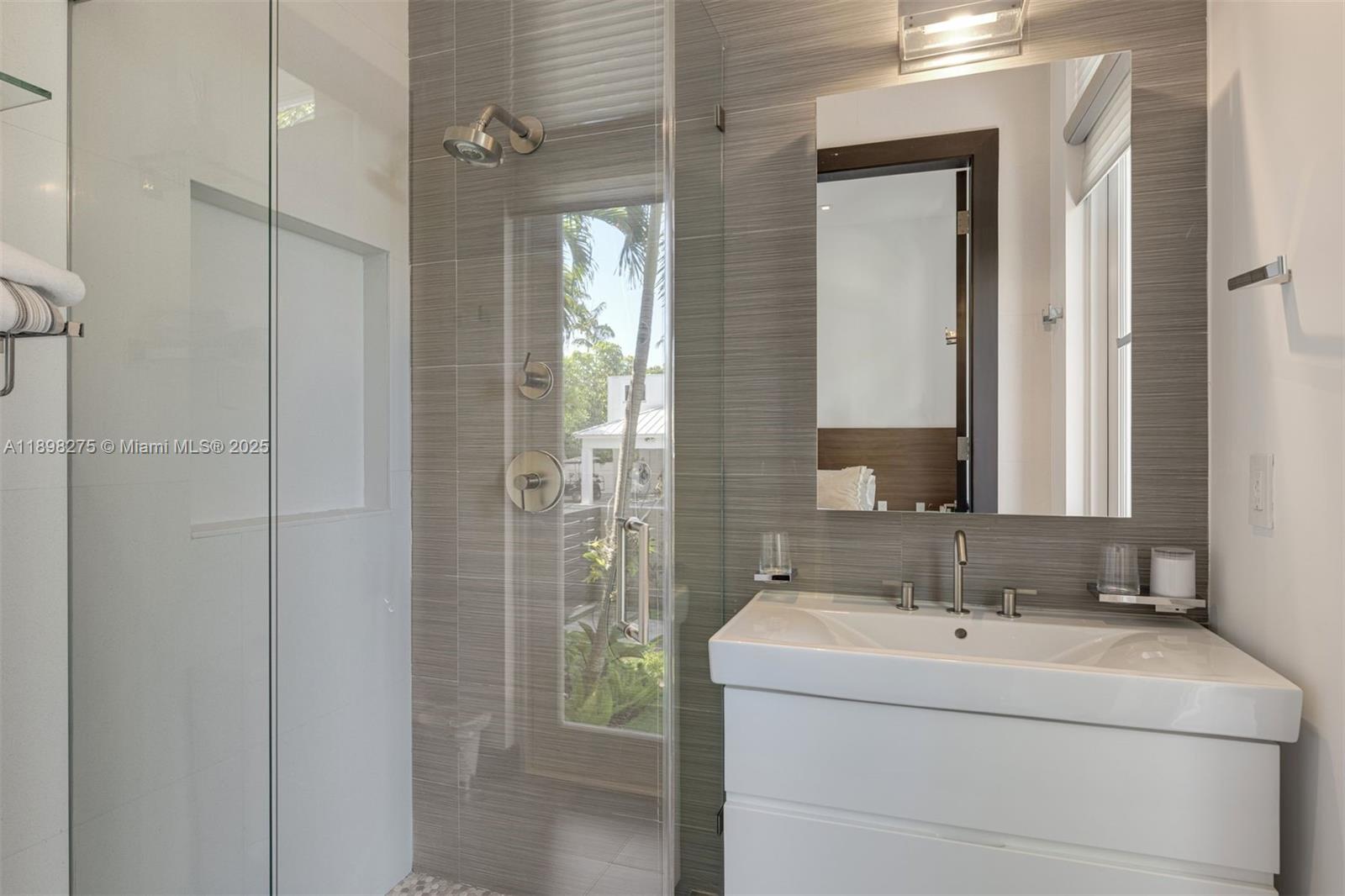 765 Allendale Rd Key Biscayne, FL 33149 765 Allendale Rd Key Biscayne, FL 33149