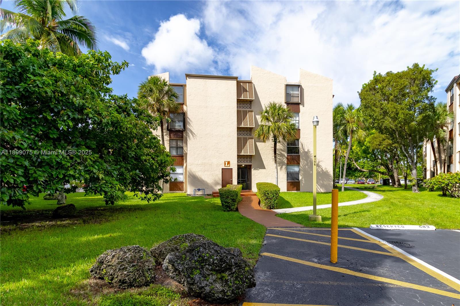 14611 N Kendall Dr #208L