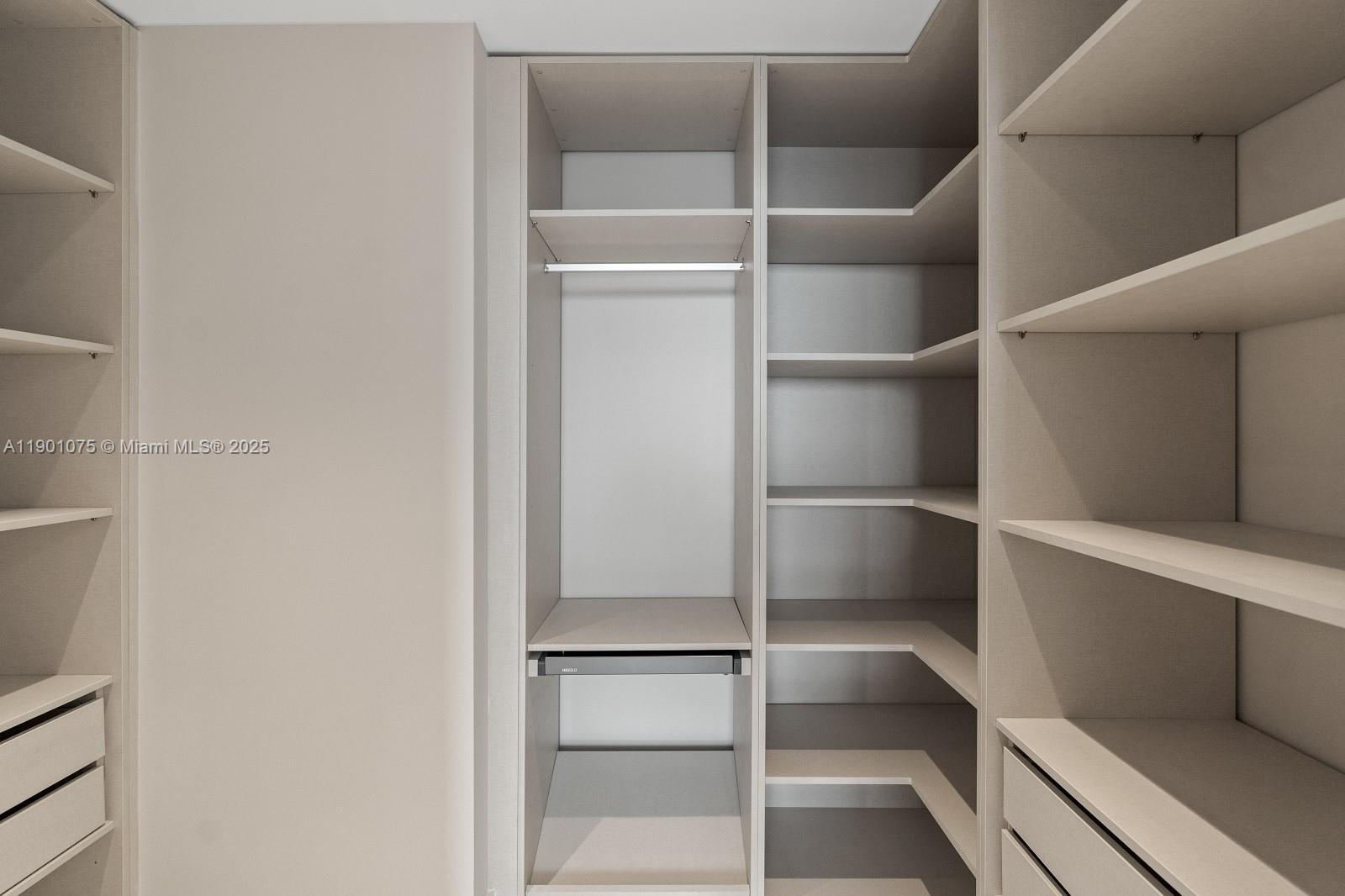 image Aria Reserve16