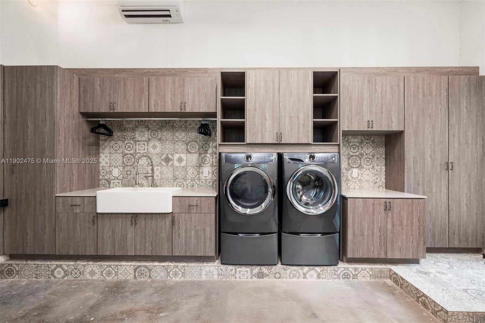 590 NE 59th St Miami, FL 33137