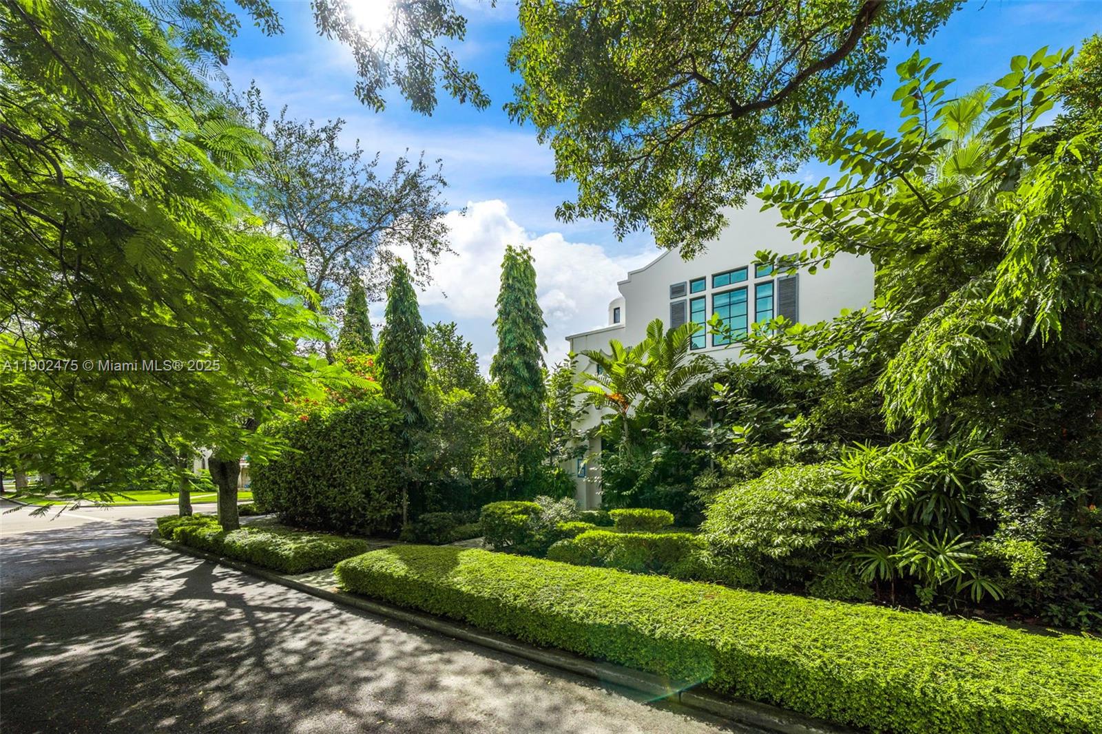 590 NE 59th St Miami, FL 33137