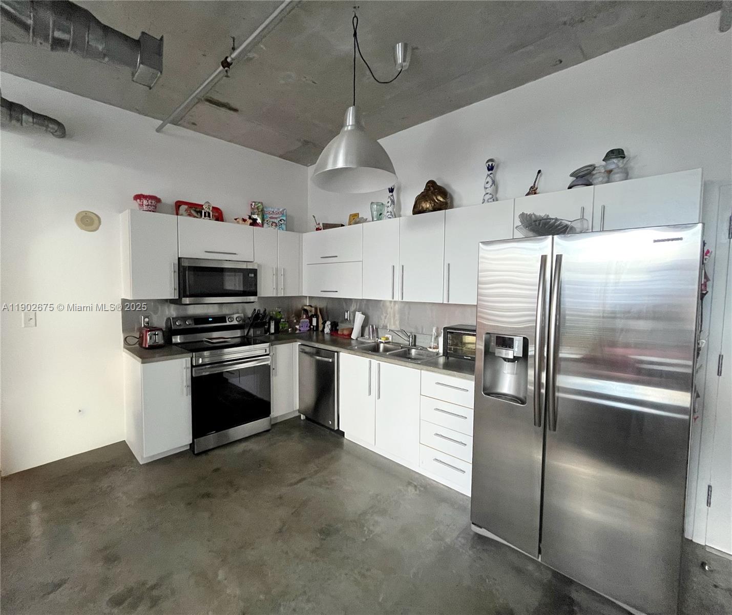 image The Yorker Condominium3