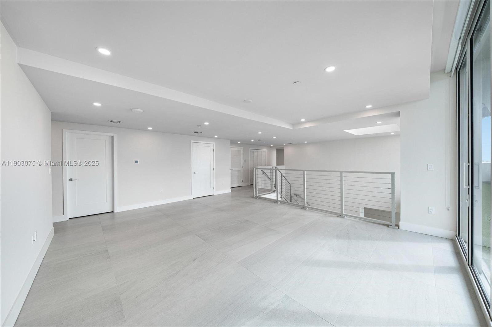 555 NE 34th St #PH-3 Miami, FL 33137