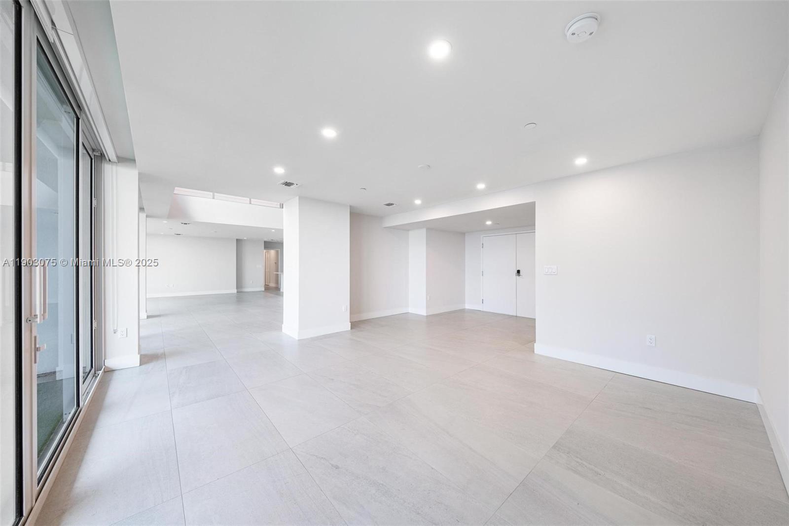 555 NE 34th St #PH-3 Miami, FL 33137