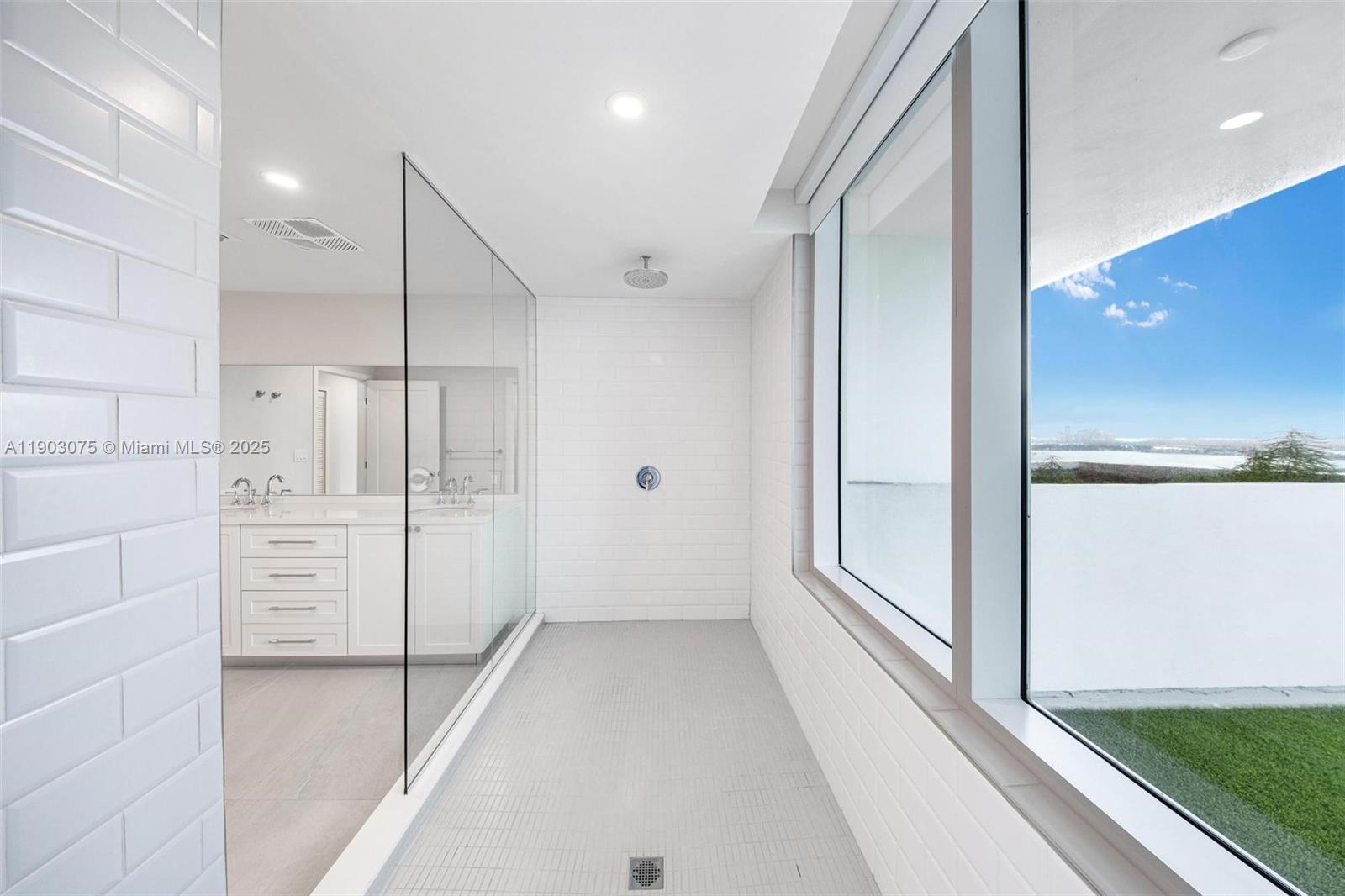 555 NE 34th St #PH-3 Miami, FL 33137