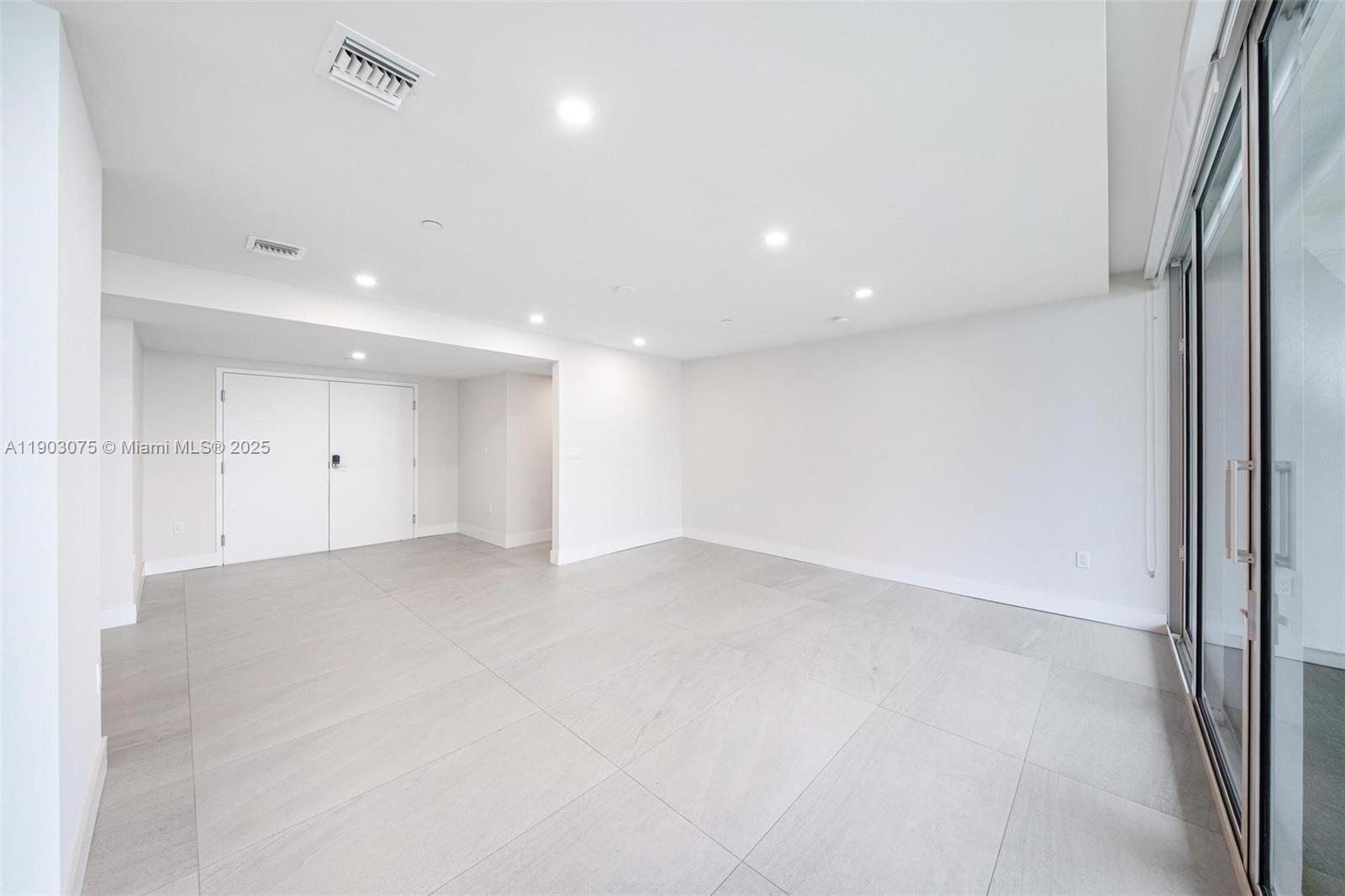 555 NE 34th St #PH-3 Miami, FL 33137