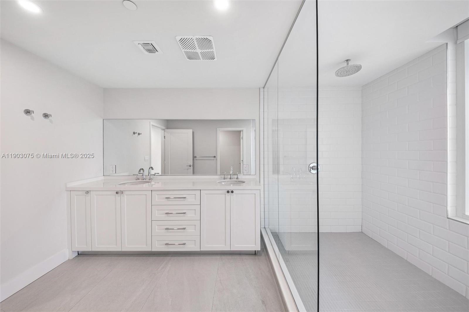 555 NE 34th St #PH-3 Miami, FL 33137