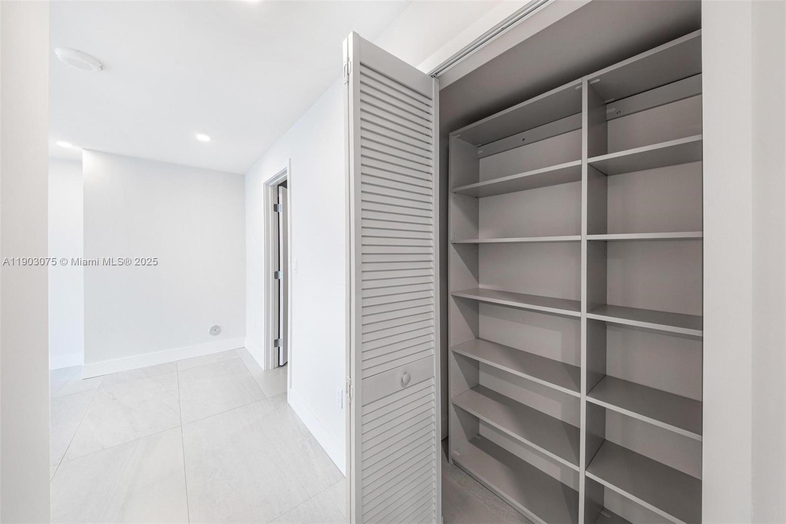 555 NE 34th St #PH-3 Miami, FL 33137