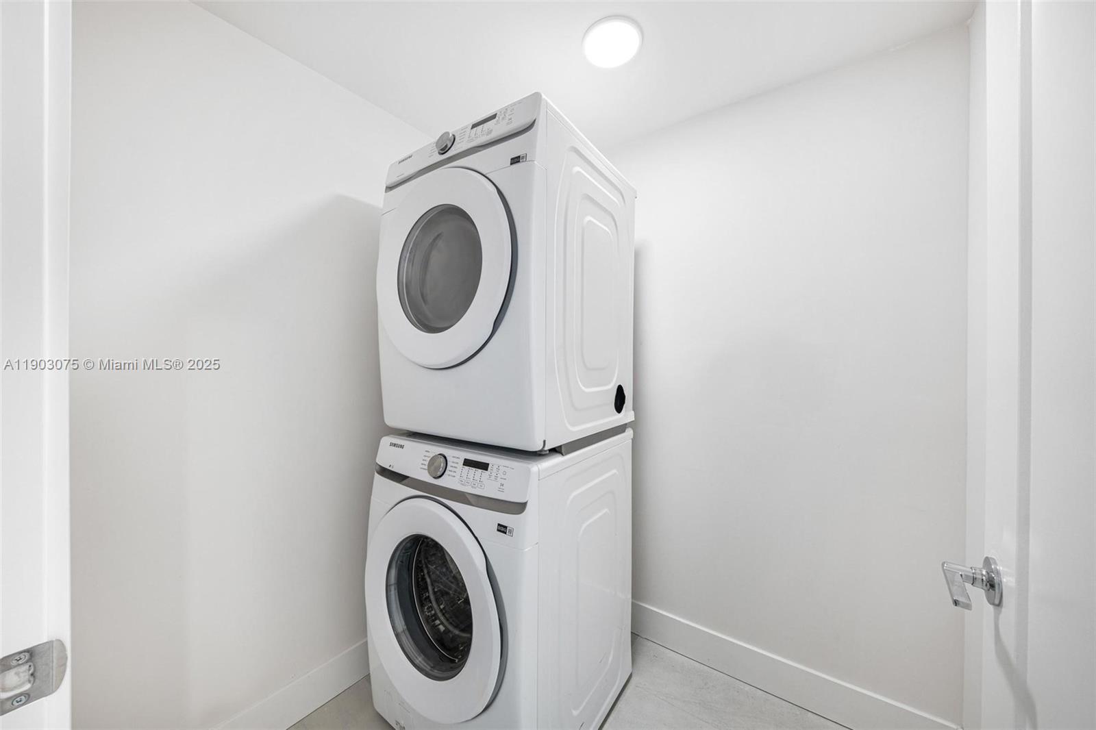 555 NE 34th St #PH-3 Miami, FL 33137