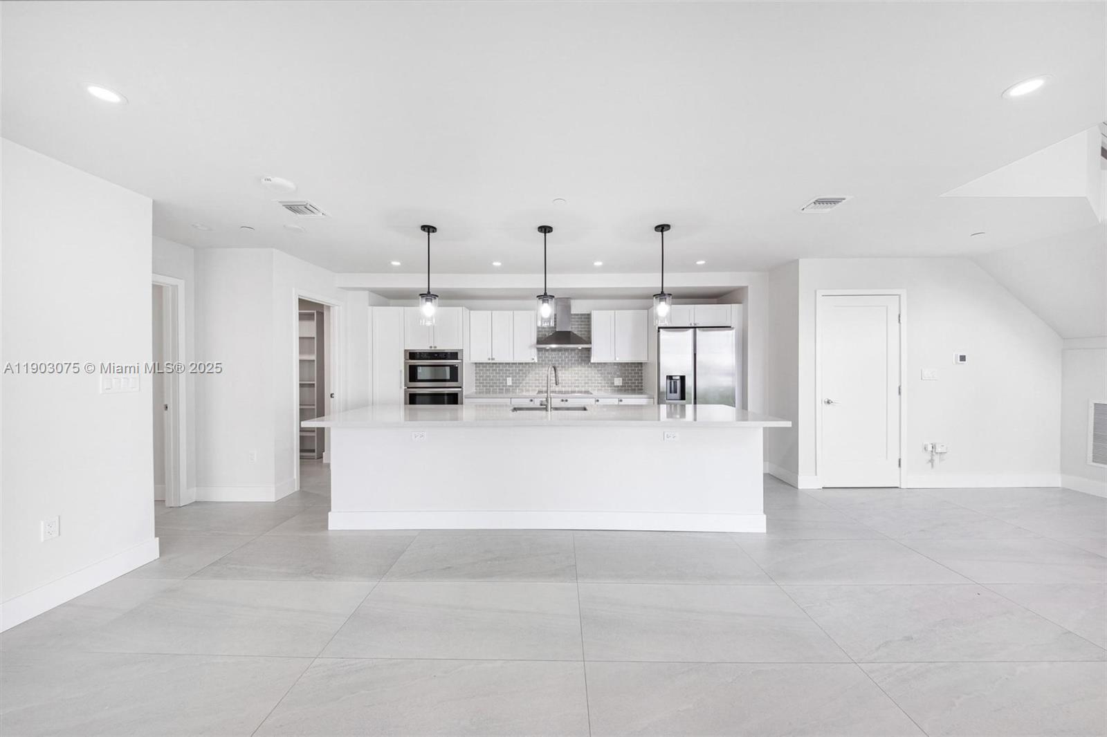 555 NE 34th St #PH-3 Miami, FL 33137