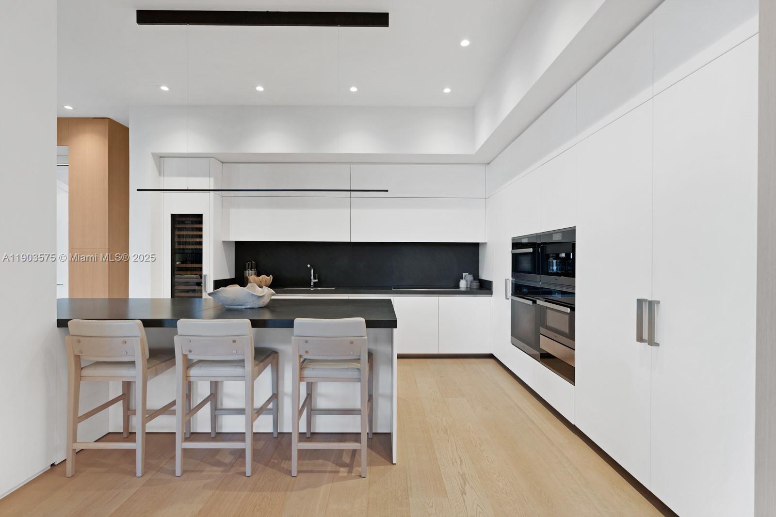 6800 Fisher Is Dr #6811 Miami Beach, FL 33109