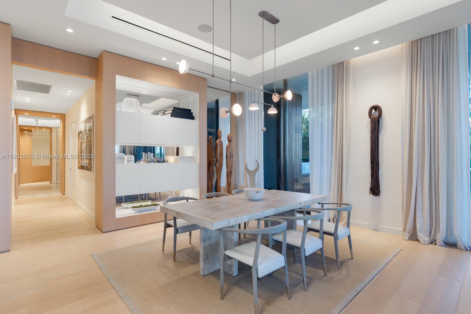 6800 Fisher Is Dr #6811 Miami Beach, FL 33109