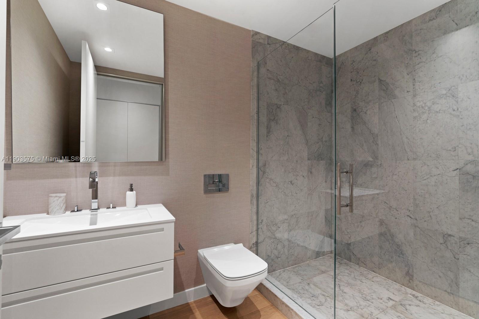 6800 Fisher Is Dr #6811 Miami Beach, FL 33109