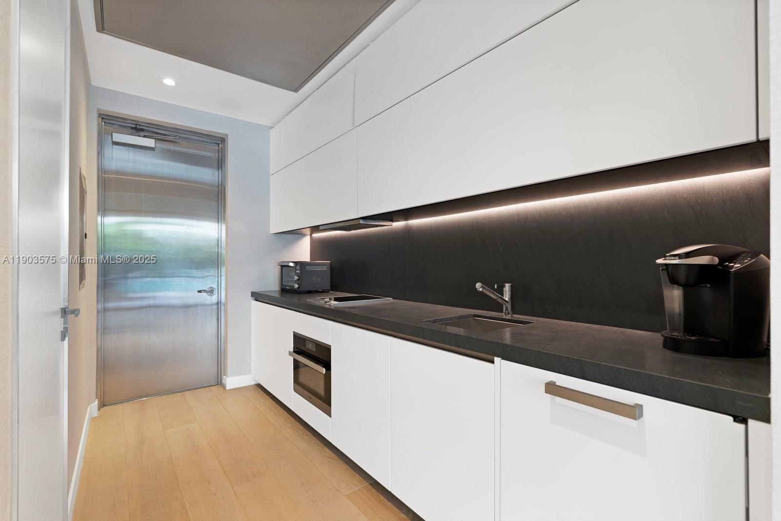 6800 Fisher Is Dr #6811 Miami Beach, FL 33109