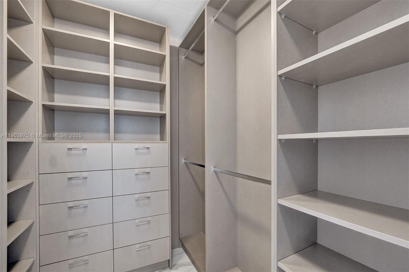 image Turnberry Ocean Club36