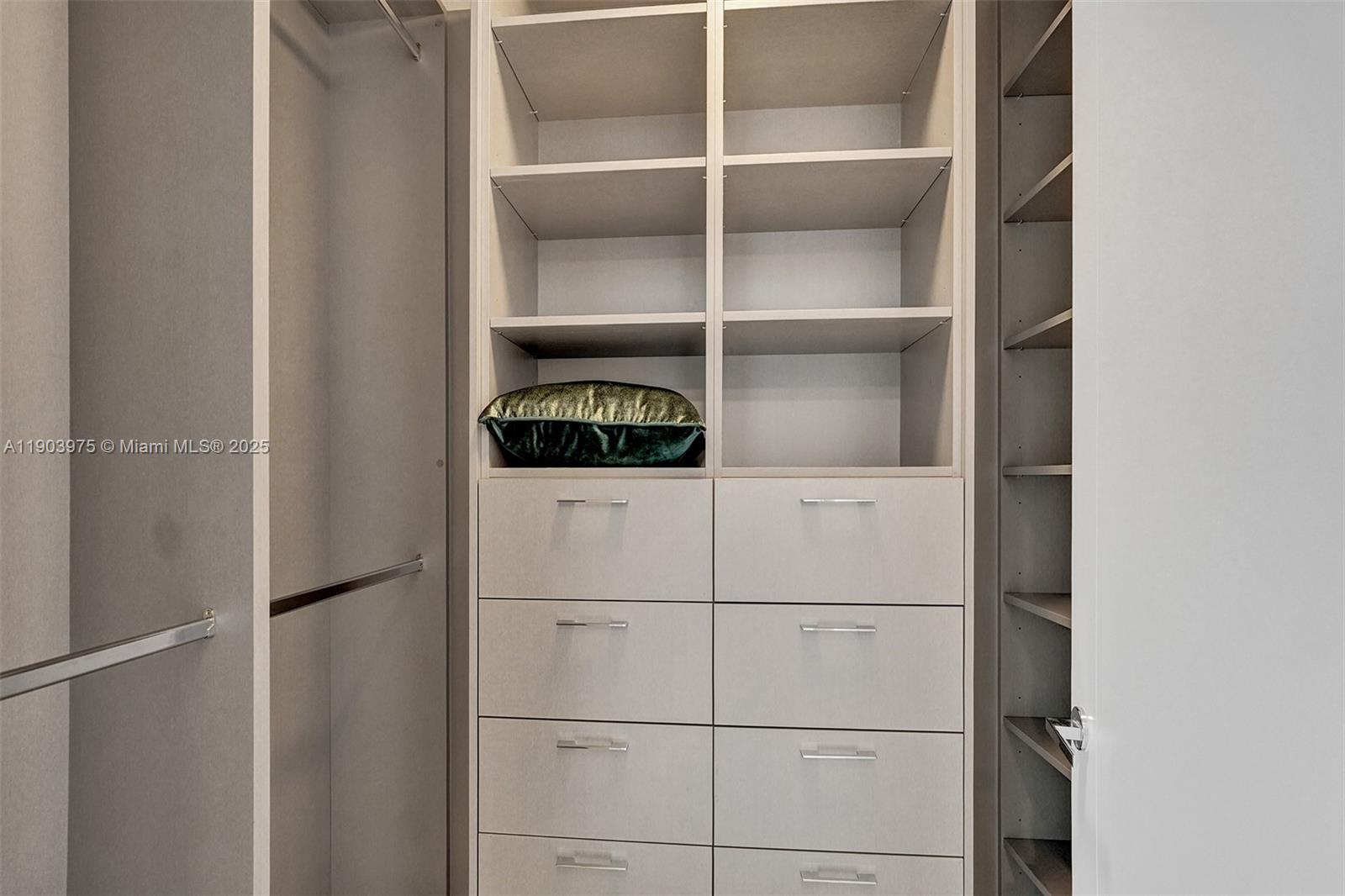 image Turnberry Ocean Club37