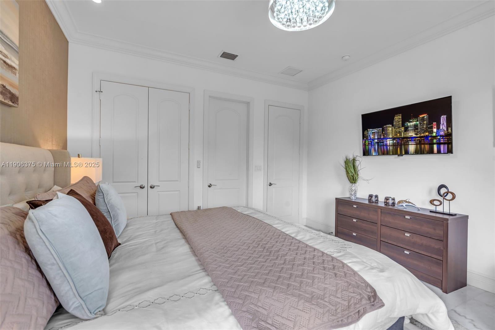 2085 Keystone Blvd North Miami, FL 33181